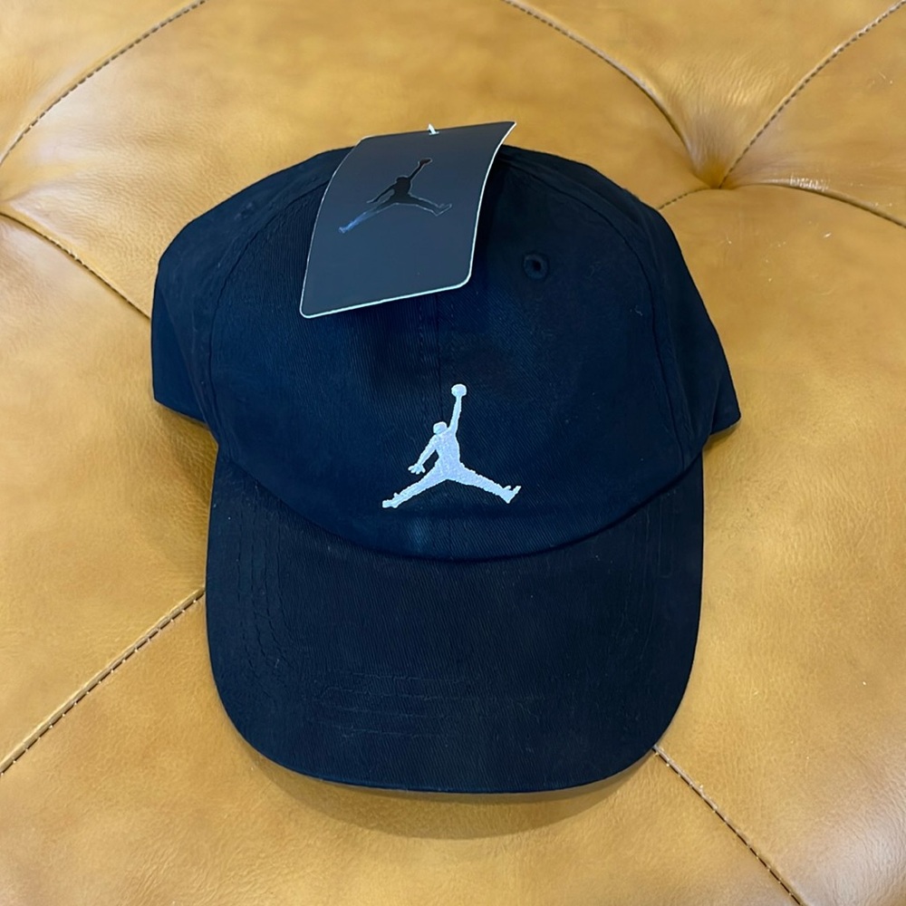 NWT Kids Jordan hat with Velcro back